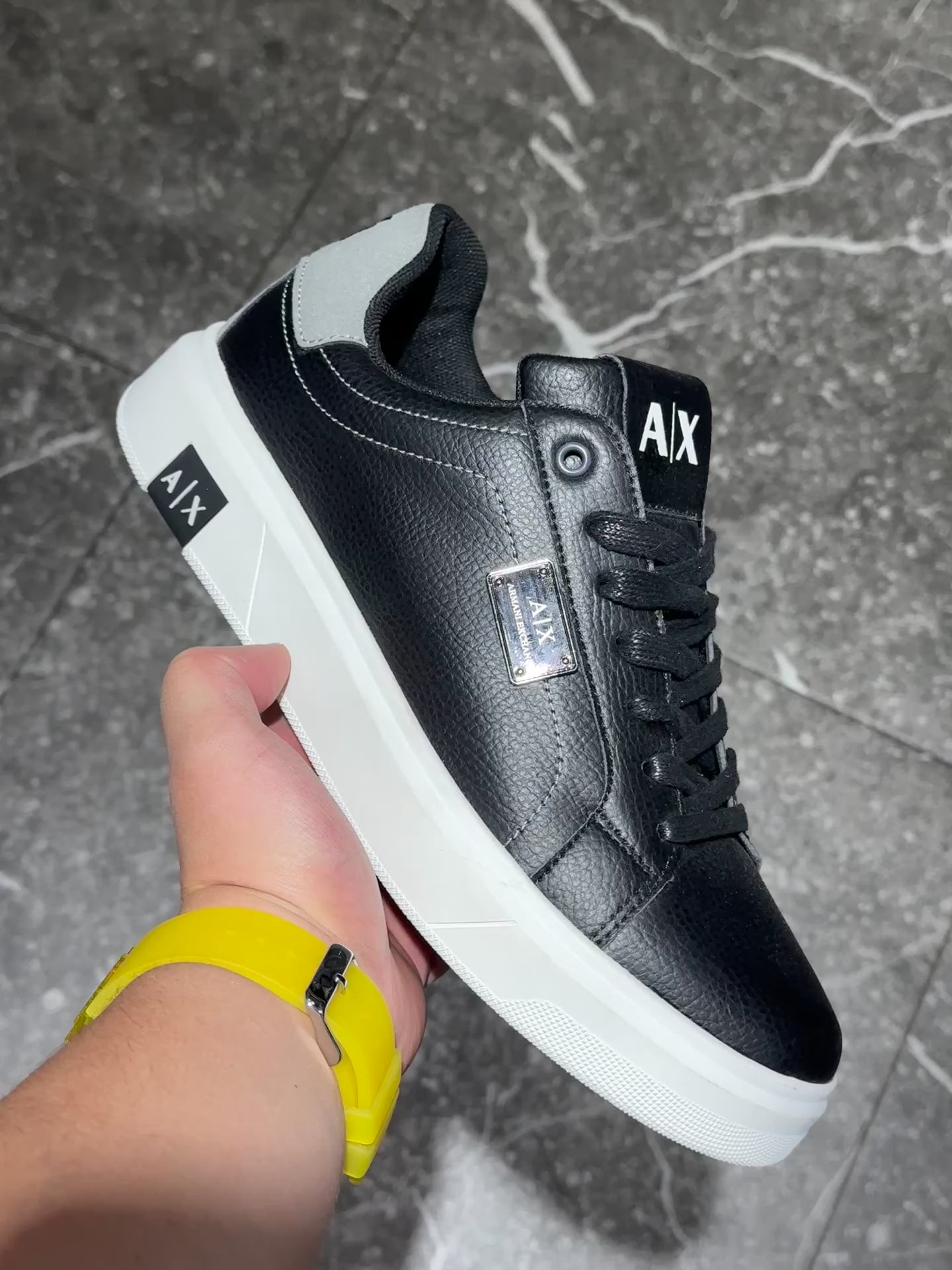 ARMANI NEGRA SUELA BLANCA